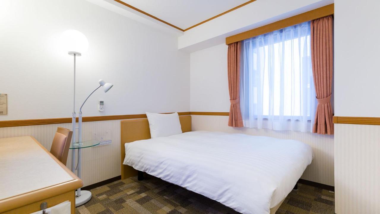 Toyoko Inn Okinawa Naha Kokusai-Dori Miebashi-Eki Exterior foto