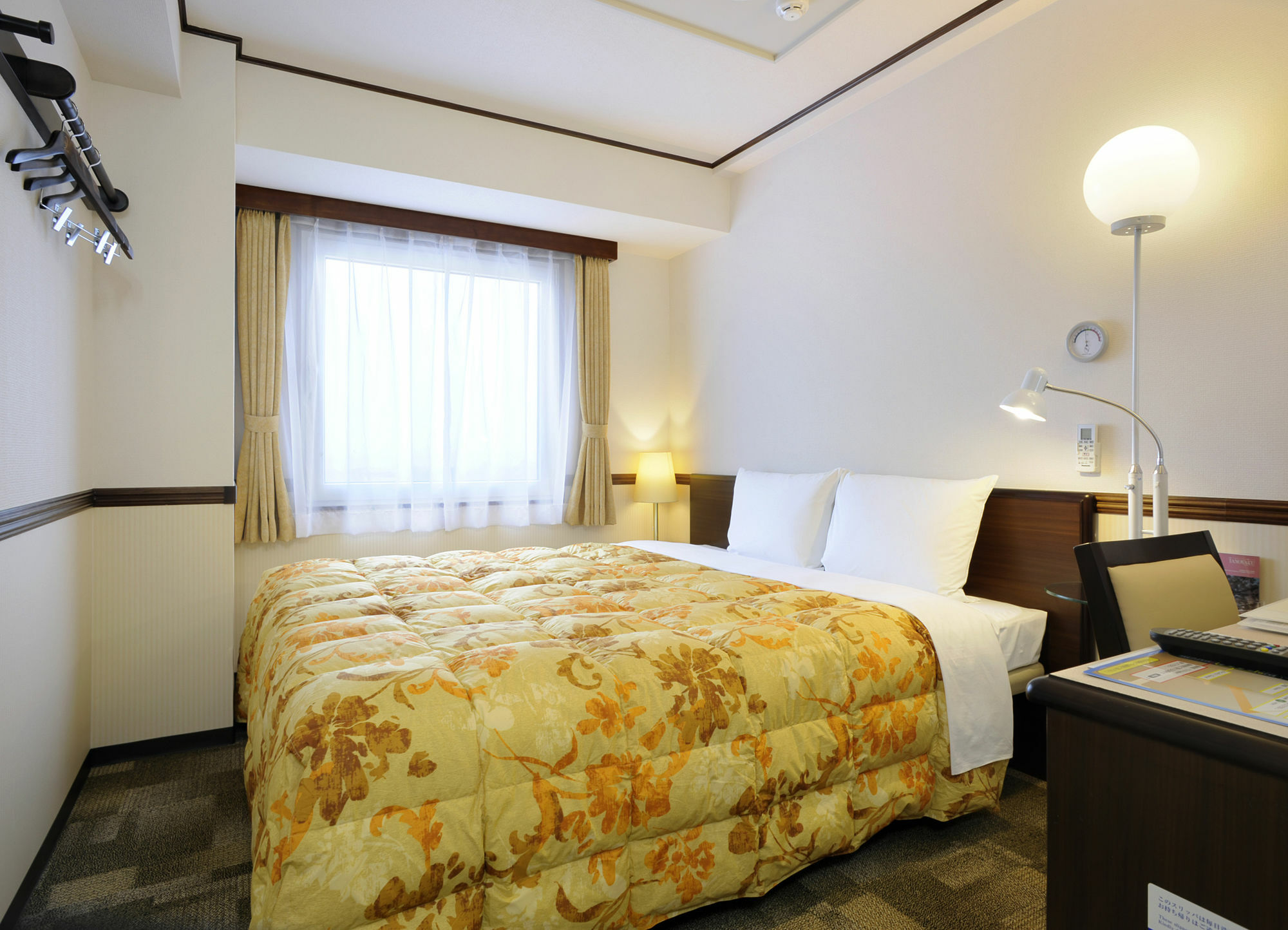 Toyoko Inn Okinawa Naha Kokusai-Dori Miebashi-Eki Exterior foto
