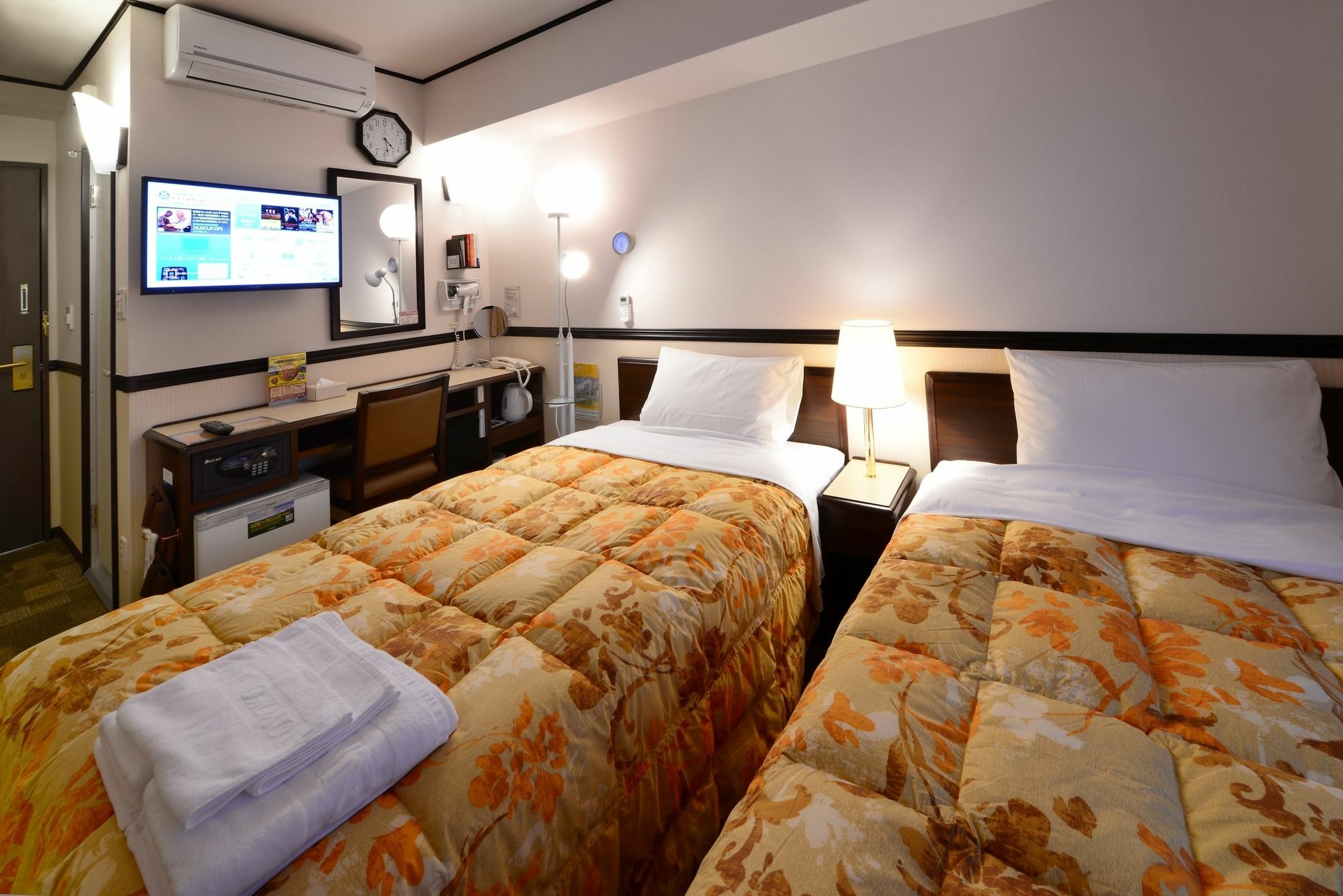 Toyoko Inn Okinawa Naha Kokusai-Dori Miebashi-Eki Exterior foto