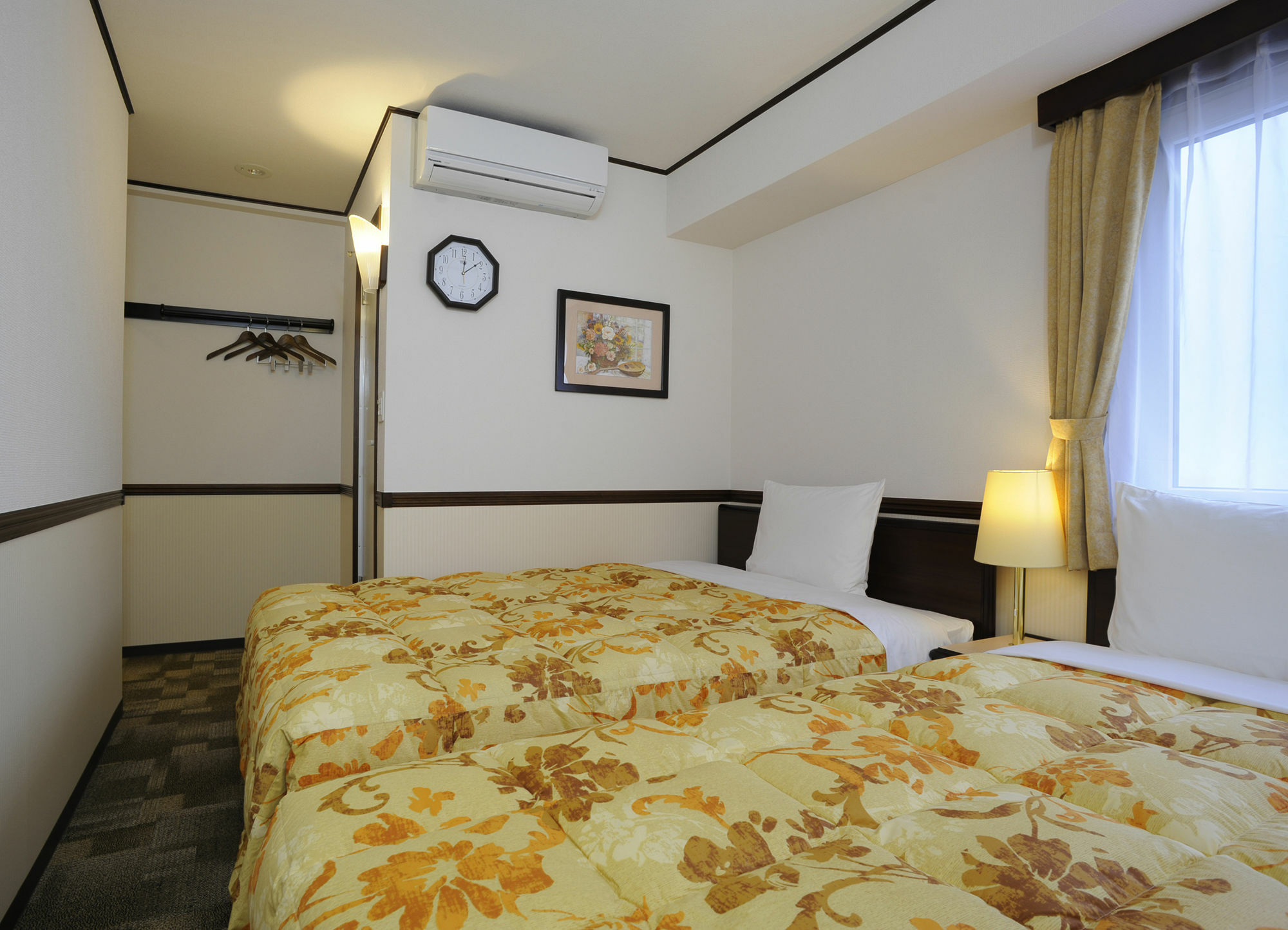 Toyoko Inn Okinawa Naha Kokusai-Dori Miebashi-Eki Exterior foto